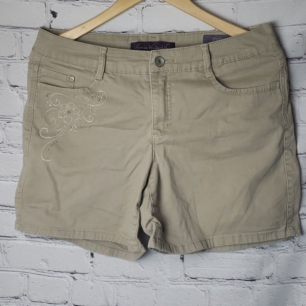 Gloria Vanderbilt Shorts‎